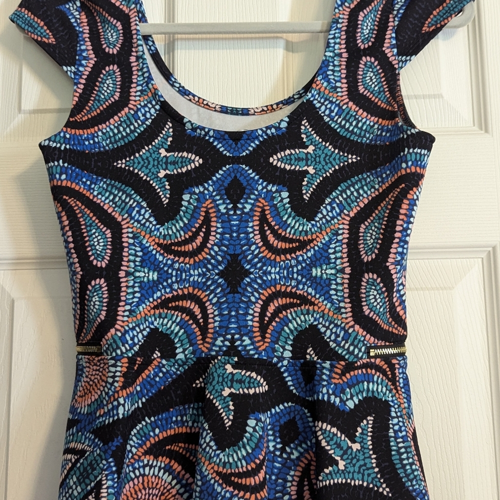Bebe Multicolor Top - Picture 2 of 3